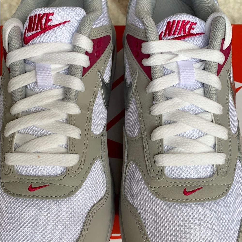 WMNS NIKE AIR MAX CORRELATE White/Metallic Silver - Picture 9 of 16